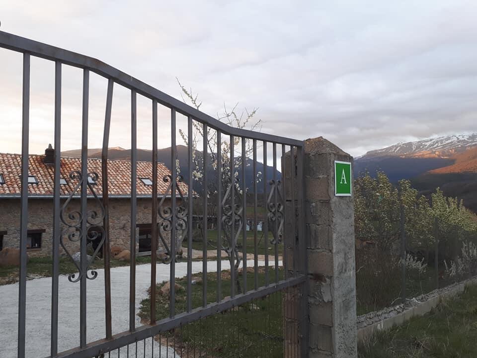 Albergue A'Noguera Кастиейо де Хака Екстериор снимка